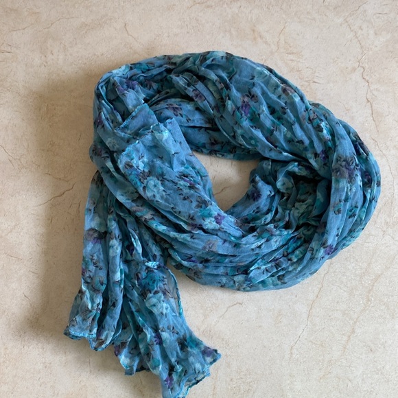 Blue Flowered Ruffled Flower Scarf - Picture 5 of 8